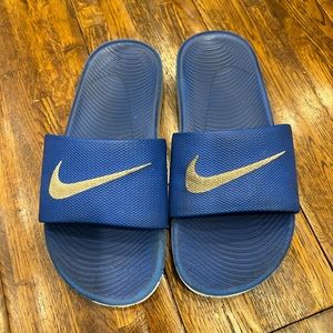 Boys Nike slides size 2